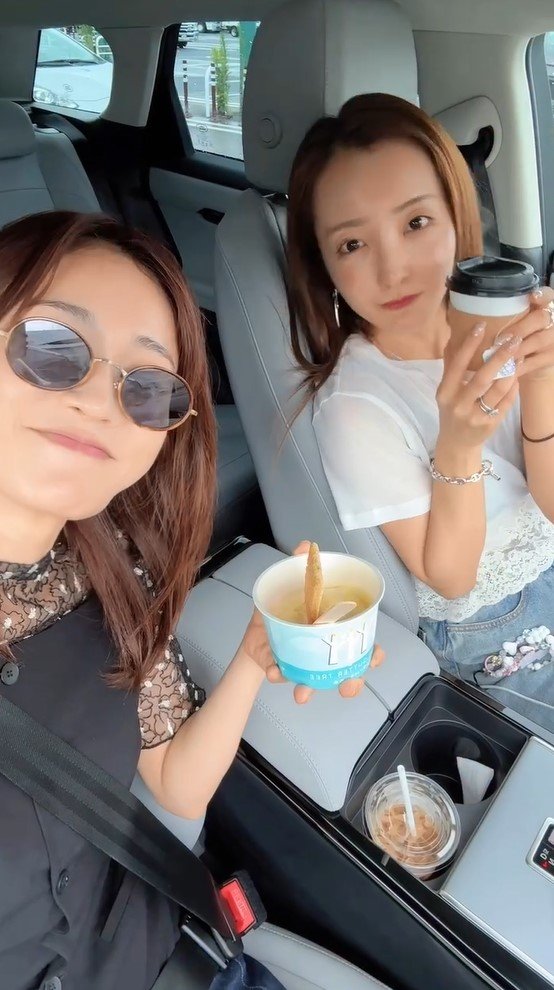 AKB48前田敦子　板野友美　他ブルーポスター 616gqBIRJyL._UF350,350_QL50_.jpg