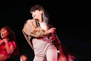 FAKY・Hina、ダンスステージで大胆なポージング！「FASHION DANCE NIGHT」イベントレポート＜前編＞