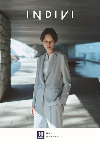 外熱を遮り、美しさを纏う。キャリア女性に愛される「INDIVI」から高機能「涼感ストレッチセットアップ」が登場！