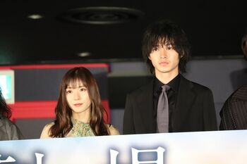 山﨑賢人、松岡茉優らと映画館客席でトーク「お客さんがいない劇場は寂しい」