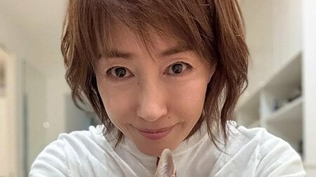 高島礼子に“そっくり”愛猫を広々自宅で抱っこするラブラブショット披露！「本当に似てますね」「気品がありながらお茶目な感じ」
