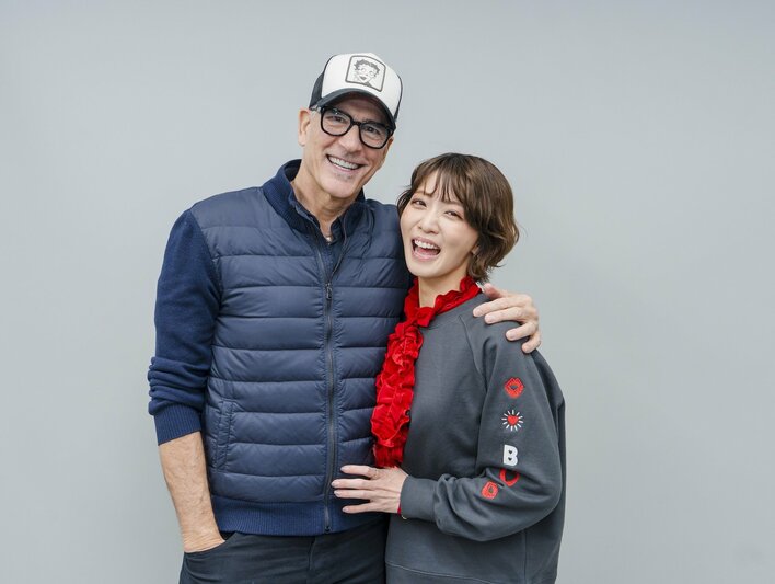 【写真】べティちゃん役に！礼真琴と、演出・振付のジェリー・ミッチェルの写真を見る