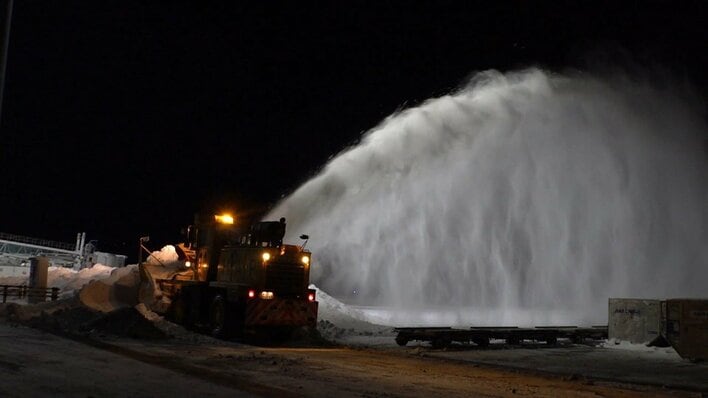 【密着】函館空港・除雪隊「ホワイトノア」真冬の滑走路を安全に…“3つの特殊車両”で少しの雪も残さない！