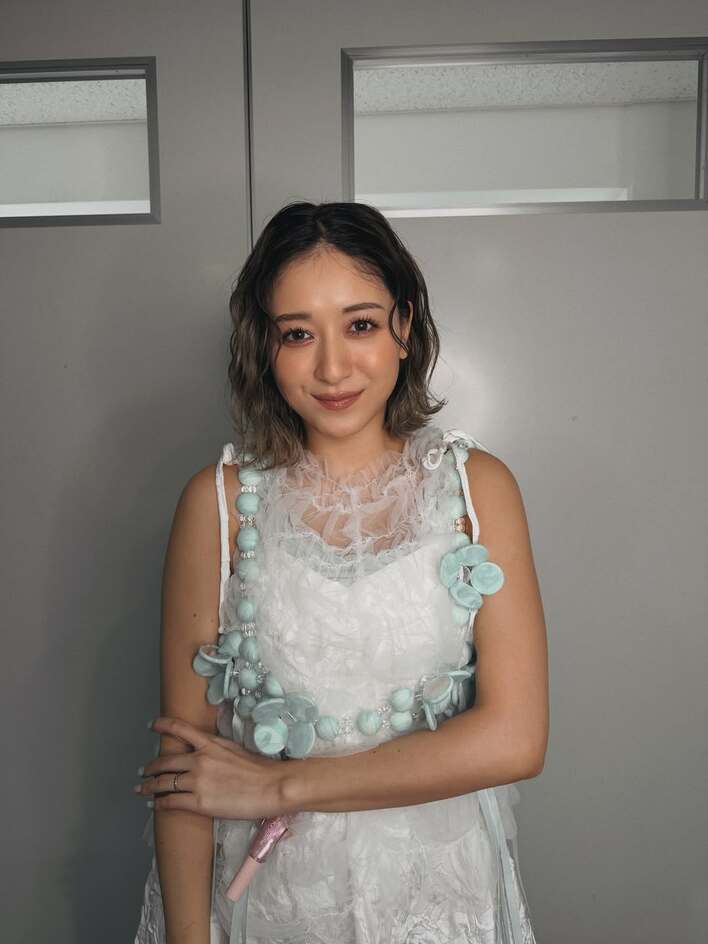 【画像】「お顔が少し変わった」第1子妊娠中のみちょぱ “ふっくらお腹目立つ”ワンピ姿を見る