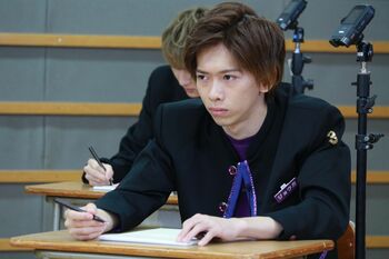 ボール投げで“美文字”が書ける！？超特急が“脱・汚文字”を目指す