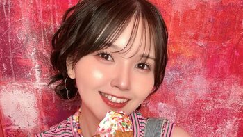 鬼滅声優・鬼頭明里 溶けるソフトクリームにがぶり！？夏っぽコーデの撮影裏側ショットを大公開「インパクトが！笑」
