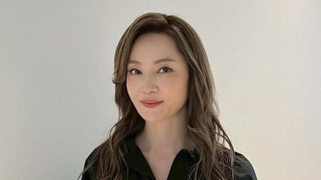 「電車に乗るんですか！？」観月ありさ “お忍びスタイル”の電車移動ショットを披露！すらっとしたオーラ溢れる立ち姿に反響「画が煌びやか」