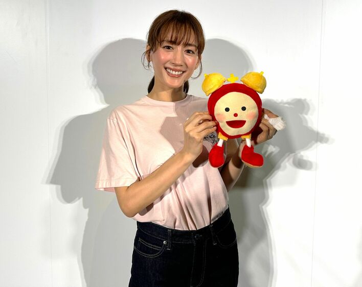 綾瀬はるか “この夏の理想の生活”は「夏野菜を使った料理の