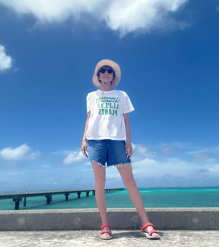 4児の母・hitomi 家族で宮古島旅行を満喫！“美脚”際立つ姿や「おそろい