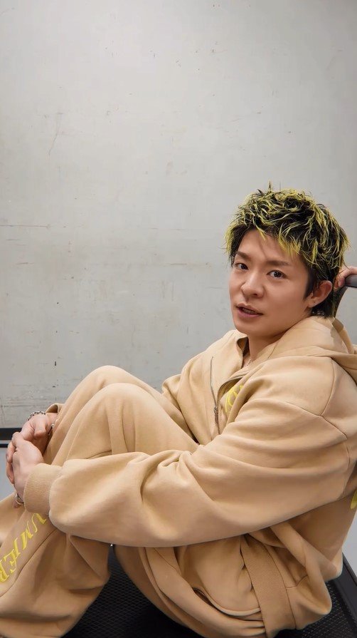 笑顔にする天才」岸優太 “制作費0円神動画”を投下！右に左に行ったり来