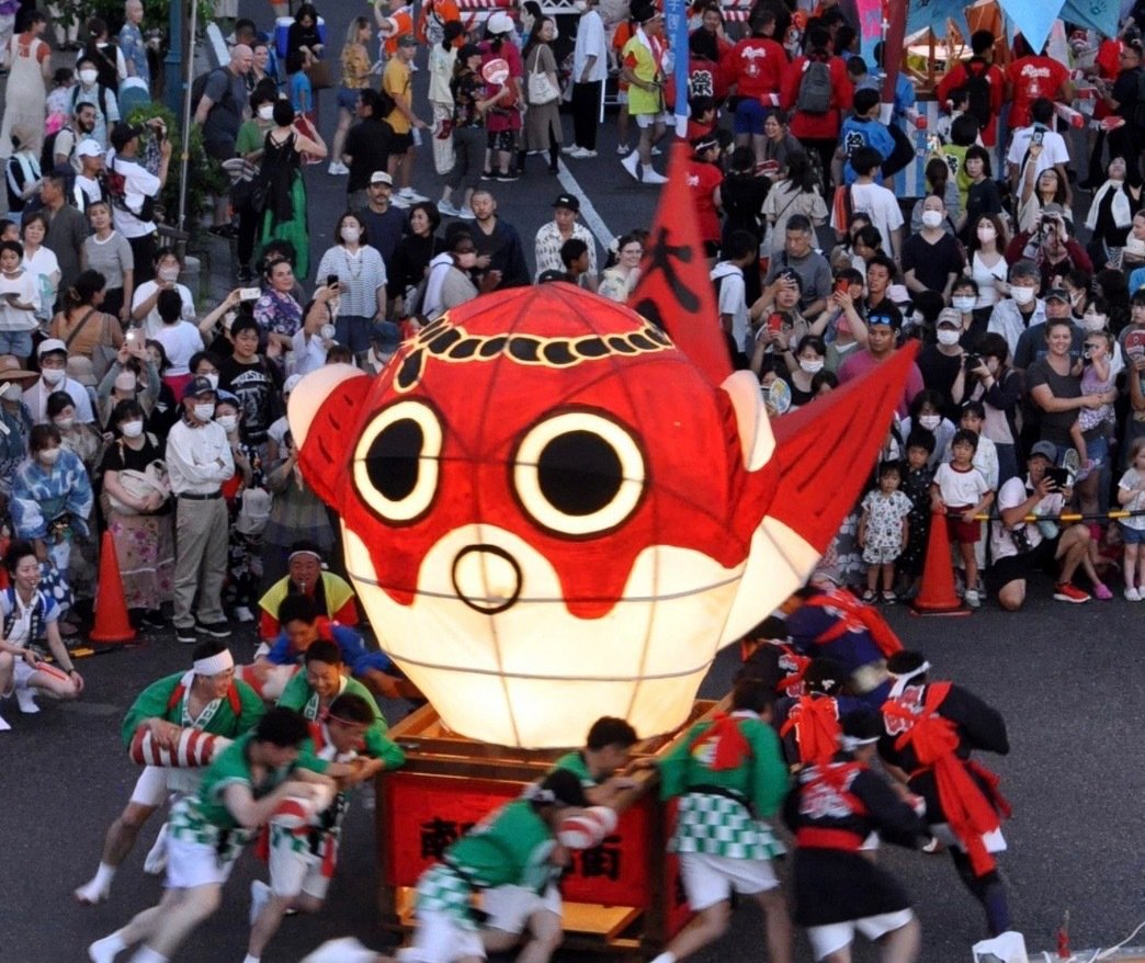 レッドクリフ、柳井金魚ちょうちん祭りにて300機による記念ドローン