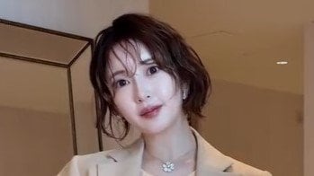 第3子妊娠中・舟山久美子 大きなおなかを優しく抱えた姿を公開！「プラス12キロ誤魔化せてる？」“着痩せ”マタニティコーデにも注目