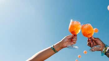 8月15日～世界No.1イタリアンリキュール「アペロール」がホテル虎ノ門ヒルズ「ル・プリスティン カフェ 東京」を華やかに演出！大人のためのナイト・ミングルイベント「NOTTE LEON」も開催決定