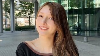 後藤真希 斬新デザインの私服で大胆に“美背中”を披露！色っぽい片寄せヘアでほほ笑む姿に「うっとりしました」などファン悶絶