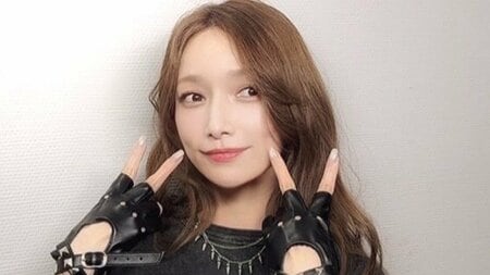「髪切ったの？」後藤真希　雰囲気一変ショートヘア姿　海辺で見せる憂いを帯びたに表情＆美脚ショットに「神々しい」「超超超超可愛い」