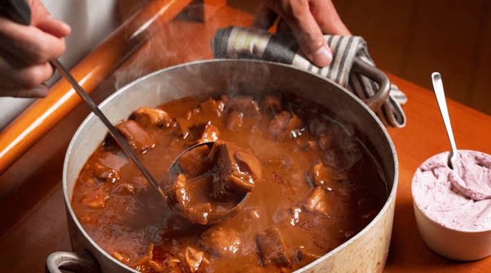 【緑の風リゾートきたゆざわ】北湯沢の冬を彩る極上の食と体験！ 冬の献立への一新と、幻想的な「冬花火」開催のお知らせ