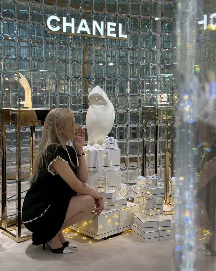 ちゃんみな 美脚際立つミニ丈セットアップコーデを披露！気品あふれる