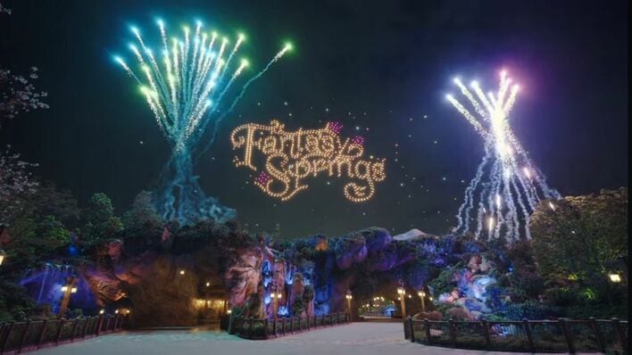 ディズニー初 ドローン1000機が新エリア「ファンタジースプリングス