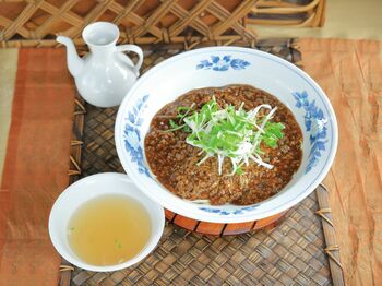 【中国ラーメン揚州商人】本日発売、肉味噌の旨味溢れる「ジャージャー麺」が期間限定で登場！公式アプリ会員限定の50円引きキャンペーンも同時開催