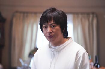 『イップス』第3話に塚本高史が出演！世間から「フラワー健一郎」と呼ばれている“お花畑”な二世の都議会議員役