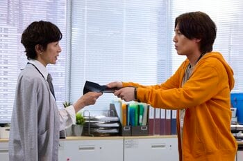 人見（松田元太）が“お荷物社員”に退職を告げる！？真野（前田敦子）は元カレからある誘いを受けて…『人事の人見』第9話予告