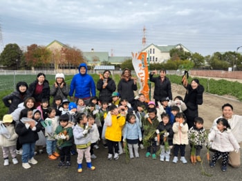 英語で五感いっぱいの “食育” 体験！未就園児・園児が秋の収穫を楽しむ、 アライブインターナショナルスクール（英語の保育園）、自然体験 × 国際教育の学びを提供