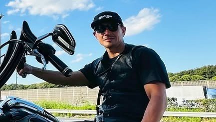 魔裟斗 “愛車”ハーレーでうなぎを食べに成田へ！「往復160キロはお散歩感覚」青空の下クールにまたがる姿に「たまらなく最高～」