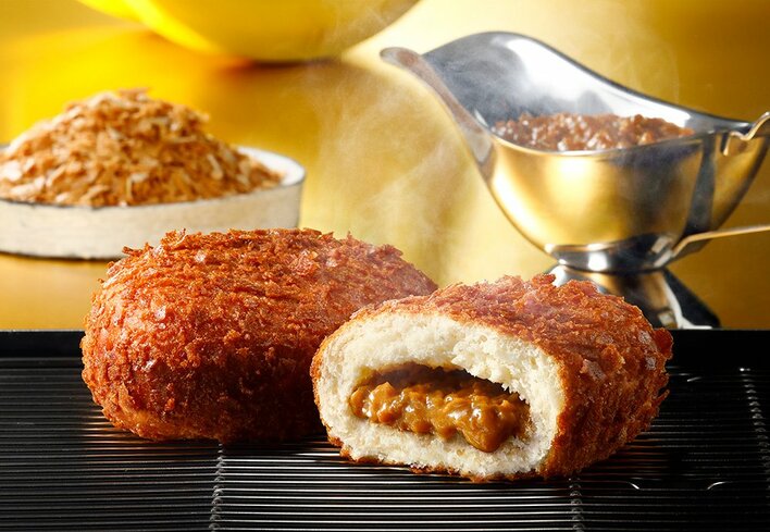 【東京ばな奈】累計30万個突破！東京駅限定『伝説のカレーパン』がさらに美味しくリニューアル。生地のもちふわ感＆ルーのコクUP