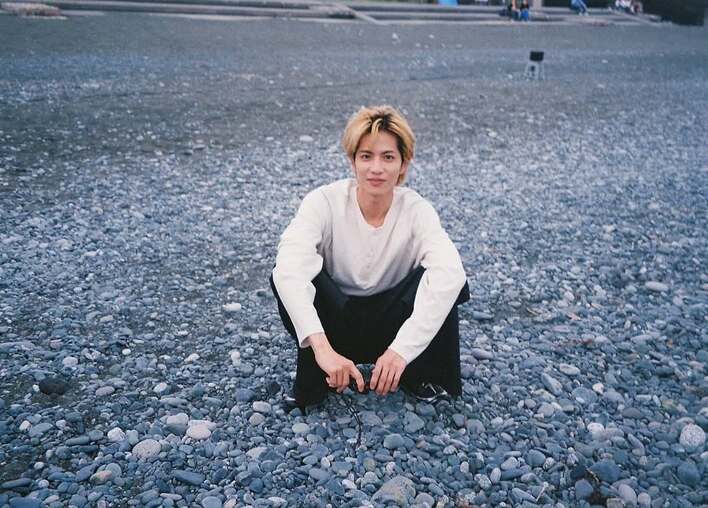 【画像15枚】「もう沼り過ぎてます」海辺で“全力投球”を披露した志尊淳を見る