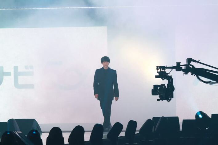 吉沢亮「めちゃくちゃ人がいる」黒スーツで4年ぶりのTGCオープニングを