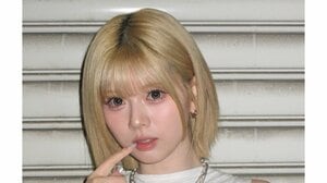 NiziU・RIKU “へそ出し”ノースリーブ×金髪ボブのショット公開！縦ラインが入った美ウエスト際立つTWICEカバー時の衣装姿に「ビジュアル神」