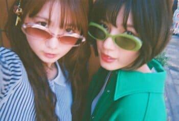 【推しカプ決定！？】小野花梨＆石井杏奈“カップル”のエモ写真に「可愛すぎっ！！」「これを求めていました♡」『小さい頃は、神様がいて』