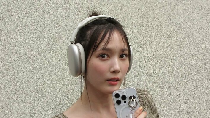 「寝る前に突然…」本田翼 部屋で衝動的にエアソファを膨らます様子公開！愛犬が見守る中で楽しそうに作業する姿に「素敵すぎ！」