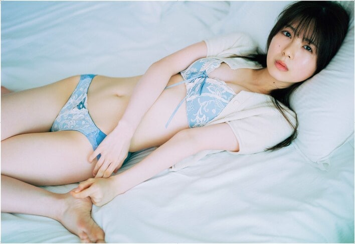 せ*り様 筒井あやめ　水着　写真集　ラミネート加工　切り抜き　80ページ分 筒井あやめ 水着 写真集 ラミネート加工 切り抜き 80ページ分