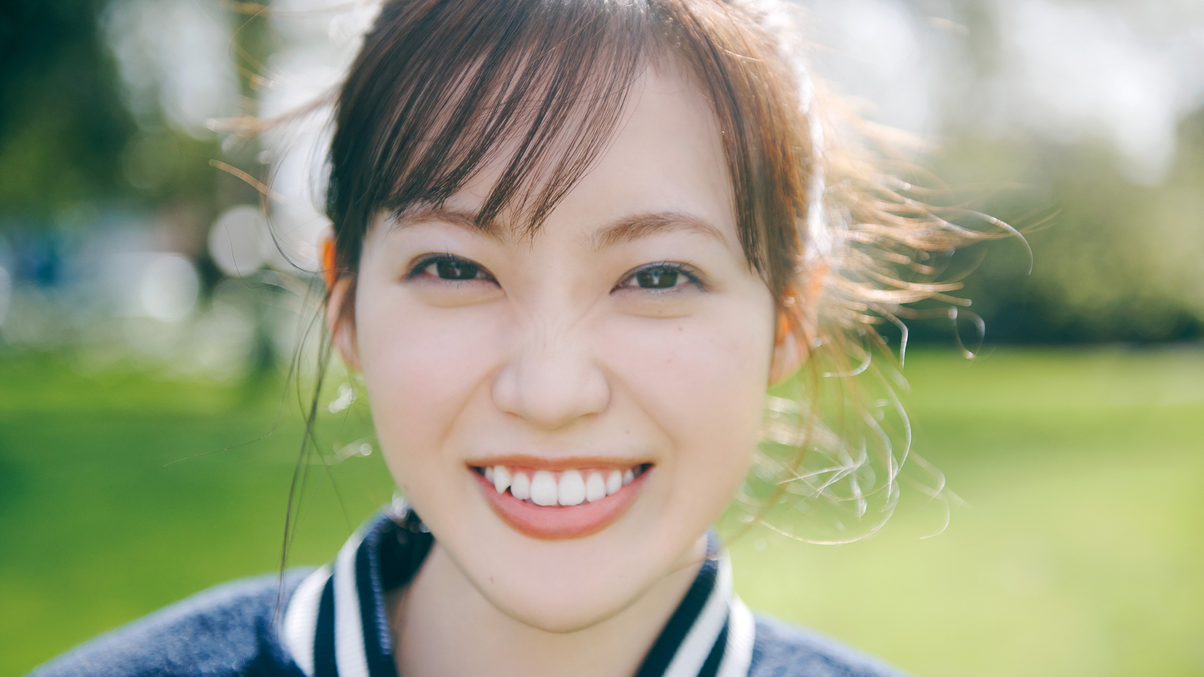 櫻坂46松田里奈 水着姿でアンニュイな表情の新カット公開！夕日に照ら