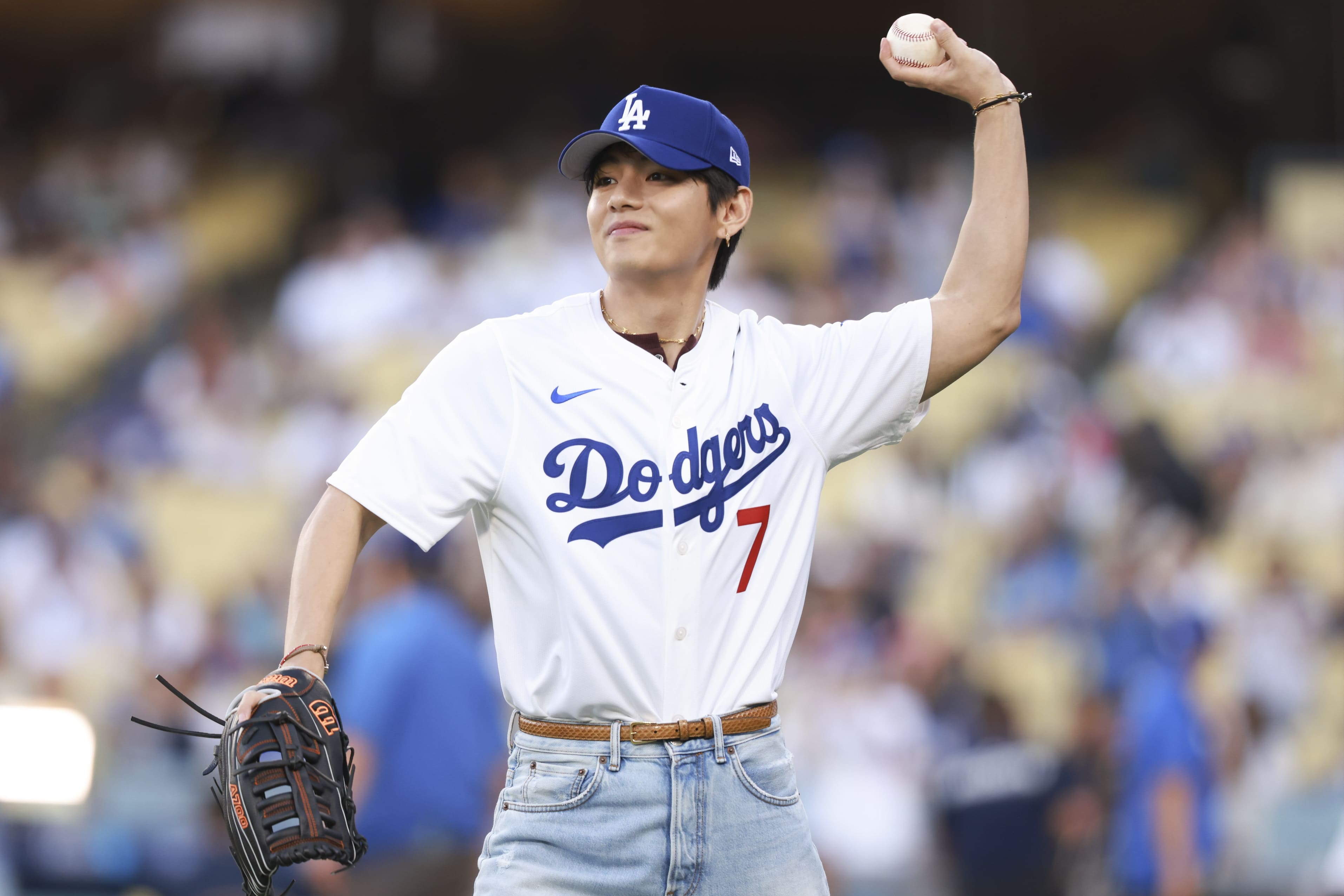 歴史的共演」BTS・V 大谷翔平との豪華2ショットにファン歓喜