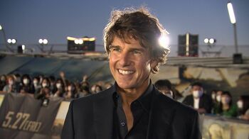 トム・クルーズ 1時間以上の“ファンサ”「彼らのために映画を作っている」