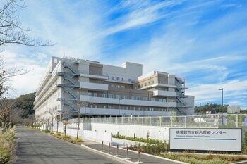 入院中の子どもたちのそばに、動物園がやってくる