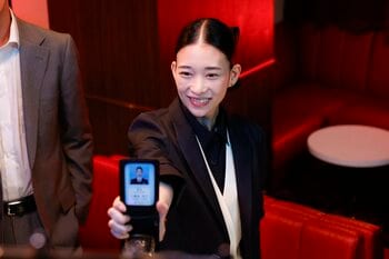 二階堂（森川葵）は殺し屋“シェンロウ”の餌食に…！？乾（藤井流星）らは詐欺を仕掛け詐欺グループと対峙＜『スティンガース』第3話完全版＞