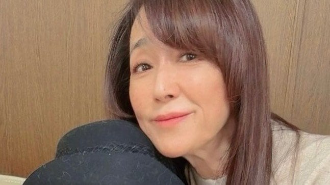 浅野ゆう子 94歳迎えた母との仲睦まじい親子ショット公開！誕生日に華やかなプレゼント贈る様子に「とても素敵で綺麗」