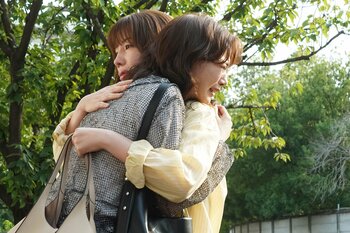 流産した薫子（深川麻衣）の悲しみに寄り添う麻紀（仲里依紗）と遥（のん） そして動きだす“自分の人生”＜『Tokyo middle 30』第5話完全版＞