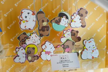 キュートにじゃれ合う姿がグッズに！『二尾の小狐てnこ』新作カプセルトイが"史上最大級"ガシャポンEXPOでお披露目