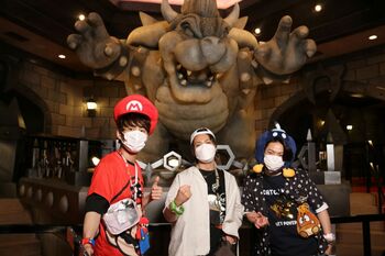 KAT-TUN、USJのマリオエリアで大はしゃぎ！亀梨和也はスヌーピーにデレデレ