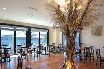 “フラワーカフェ　サロン・ド・テ ロザージュ”4/16新装開店　箱根・芦ノ湖のレイクビューを満喫できる湖畔カフェに