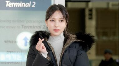 写真42枚】TWICE・MOMO 総額8000万円超のジュエリーまとい笑顔 柴咲