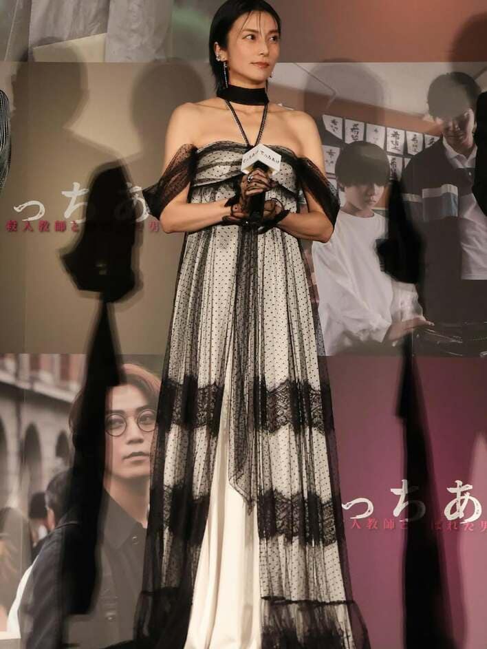 【柴咲コウさん着用】ラインプリントワンピース 柴咲コウさん着用】ラインプリントワンピース 柴咲コウ：透け感ワンピ