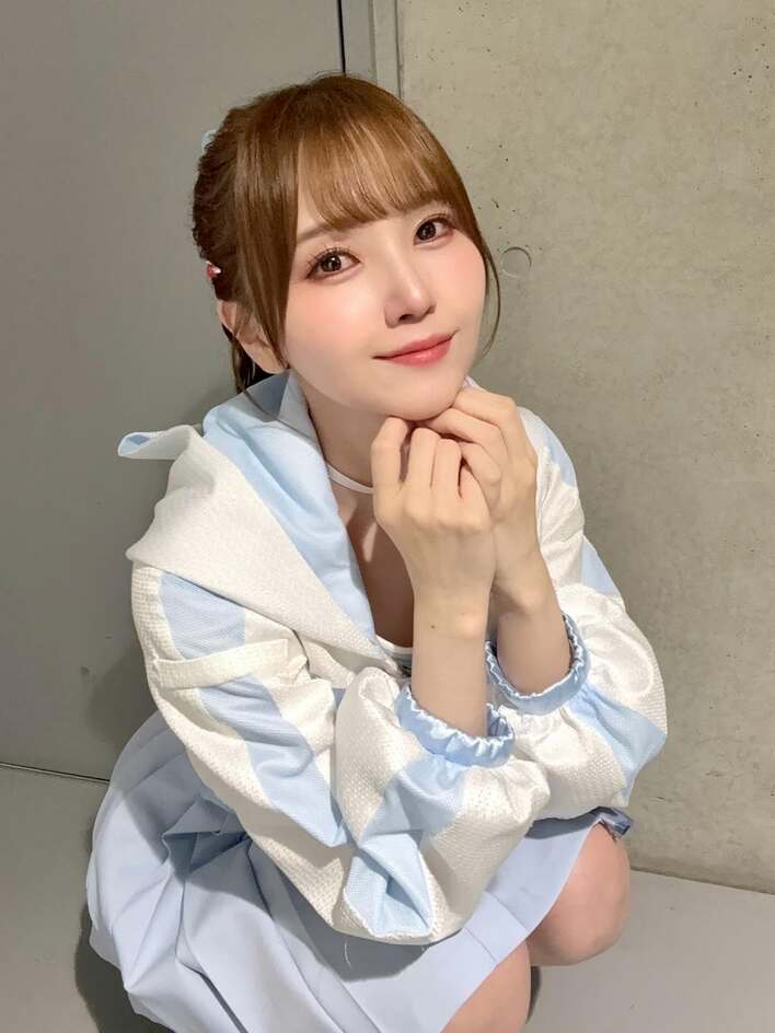 破壊力えぐすぎ」声優・鬼頭明里 ミニスカ＆ポニテ姿に「天使みたい