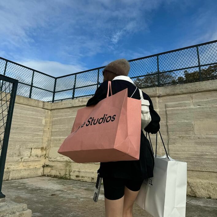 中町綾「思った以上に経済回してる」パリでの爆買いの様子に驚きの声