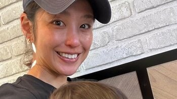 岡副麻希 1歳娘のもぐもぐショット披露！「いい反応してくれました」口を大きく開けて幸せいっぱいにドーナツを頬張る姿に「かわいさ半端ない」