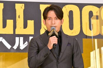 岡田准一、共演者に1年半アクション指導「ボロボロになるくらい頑張っていた」